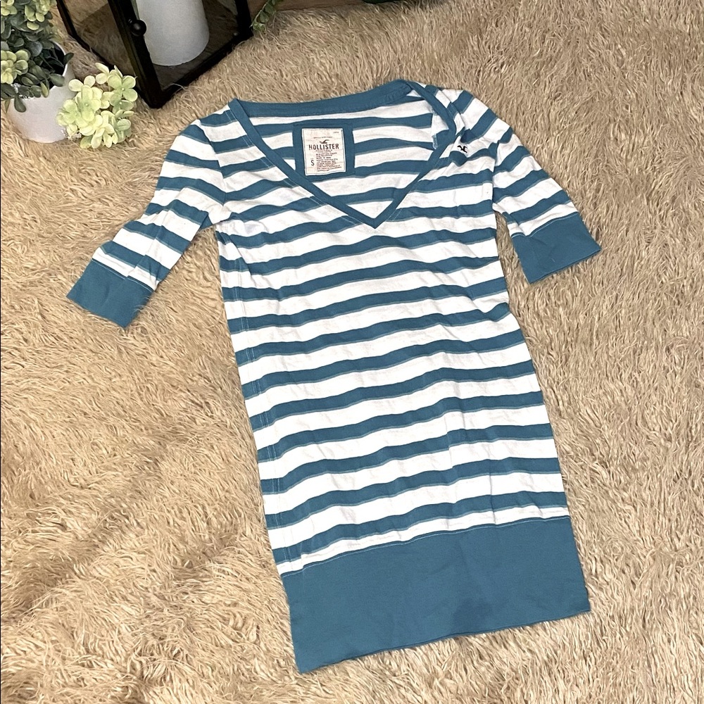 long tunic-like short sleeved v-neck shirt